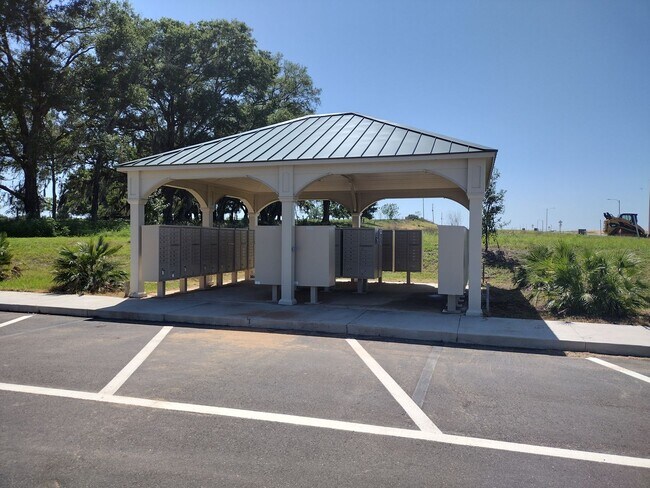 Building Photo - Beautiful 4 bedroom 2.5 Bathroom House For...