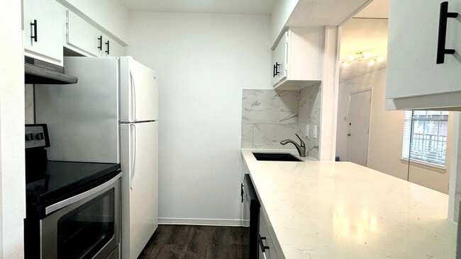 Building Photo - 9005 Gaylord Dr