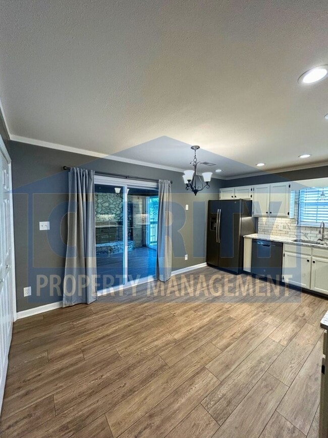Building Photo - Three bedroom home in a quiet neighborhood!