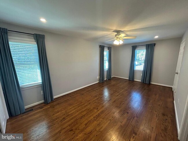 Building Photo - 4054 Norbeck Square Dr