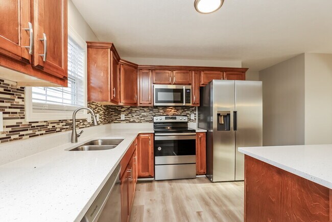 Building Photo - 318 Gallop Ln