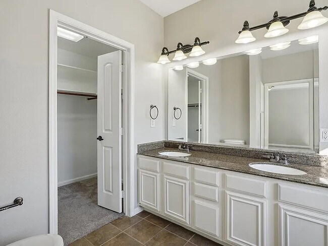 Building Photo - 118 Barrington Ln