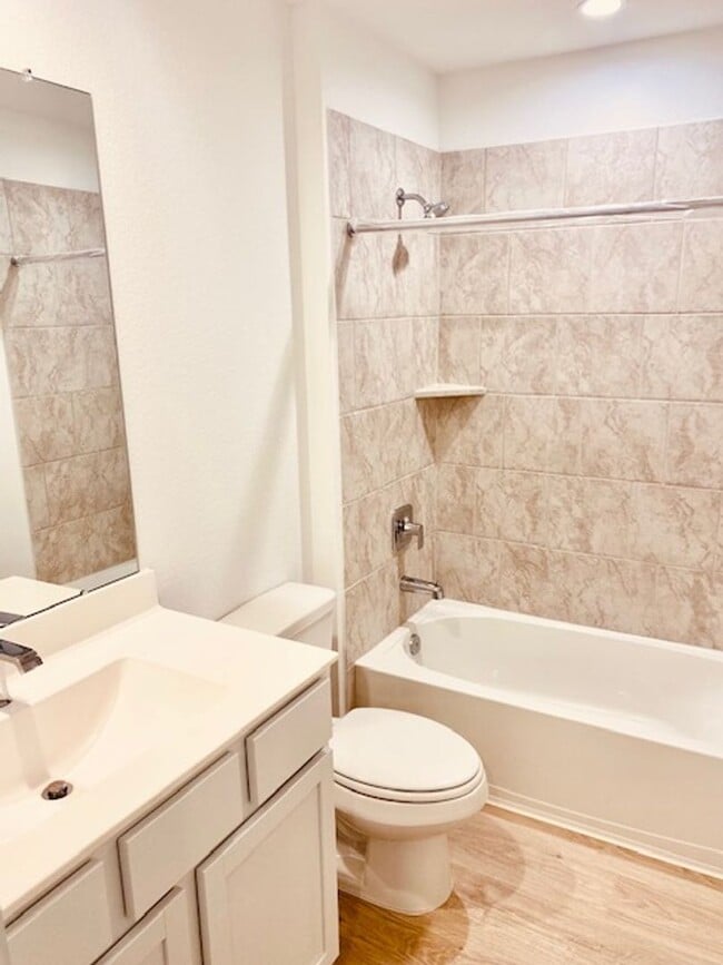 Building Photo - Grand Entry W/High Ceilings! Gorgeous Ligh...