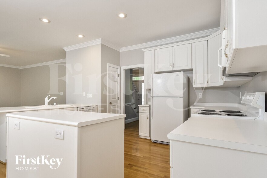 Building Photo - 11 Stonebury Ct