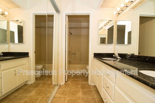 Building Photo - 2023 Lakeridge Cir