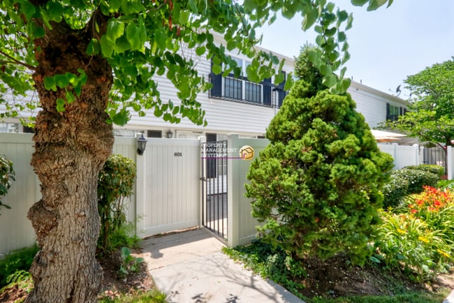 Building Photo - 601 E 4010 S