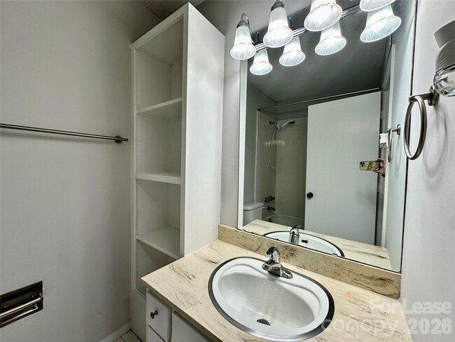 Building Photo - 2638 Park Rd