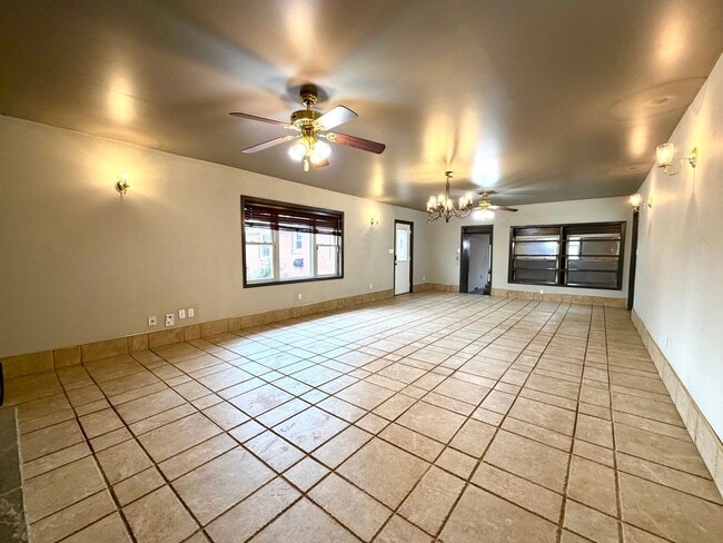 Building Photo - 2811 Thrush Dr