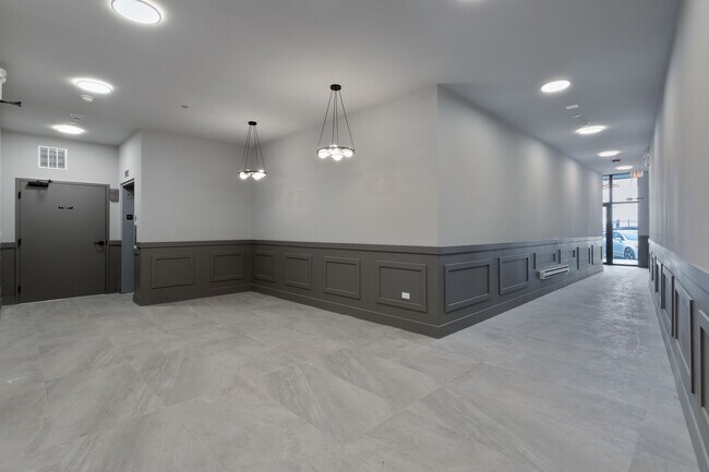 Building Photo - 2505 W Farragut Ave