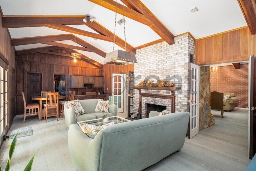 Building Photo - 615 Pinecrest Dr