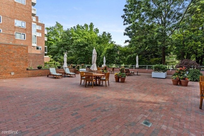 Building Photo - 2 br, 2 bath Condo - 975 Memorial Dr Apt 402