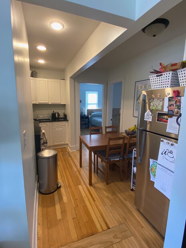 Building Photo - 481 Warwick St