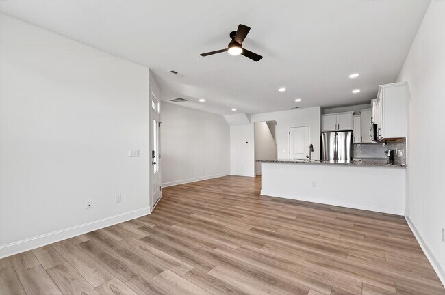 Building Photo - Beautiful Modern 3BR Townhome in the Heart of Wendell!