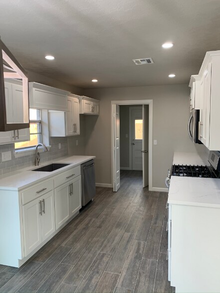 Building Photo - 217 E 30th St