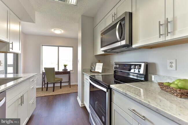 Building Photo - 2151 Jamieson Ave