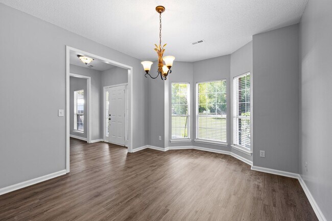 Building Photo - Updated 4BR Home in Northgate District with Huge Back Deck