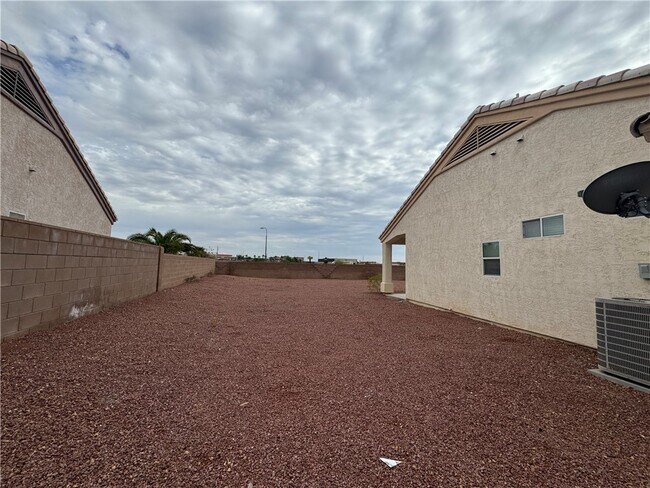 Building Photo - 2334 Silverthorne Dr