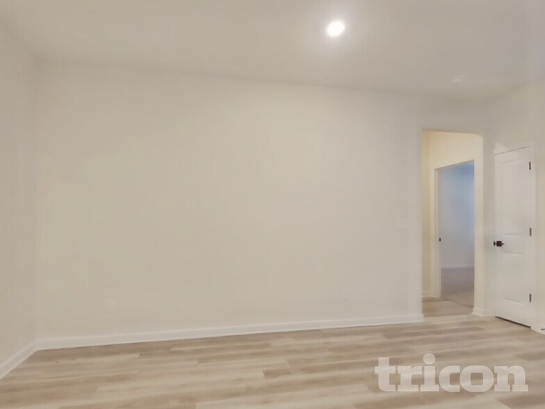 Building Photo - 617 Mountain Oaks Pkwy