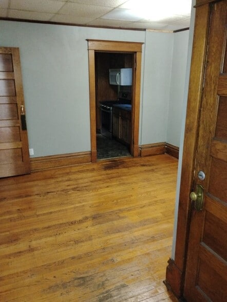 Building Photo - 818 4th Ave N