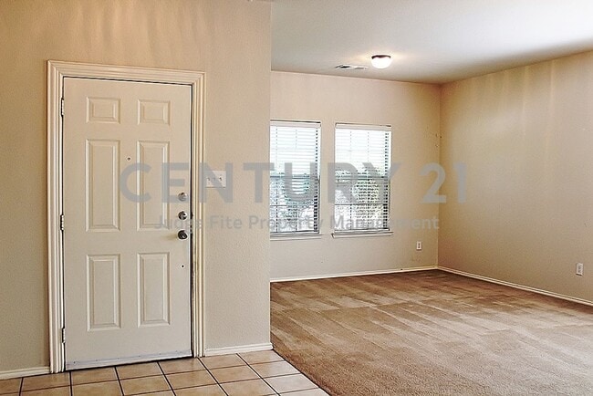 Building Photo - Fabulous 2-Story 6/3.5/2 President’s Point...