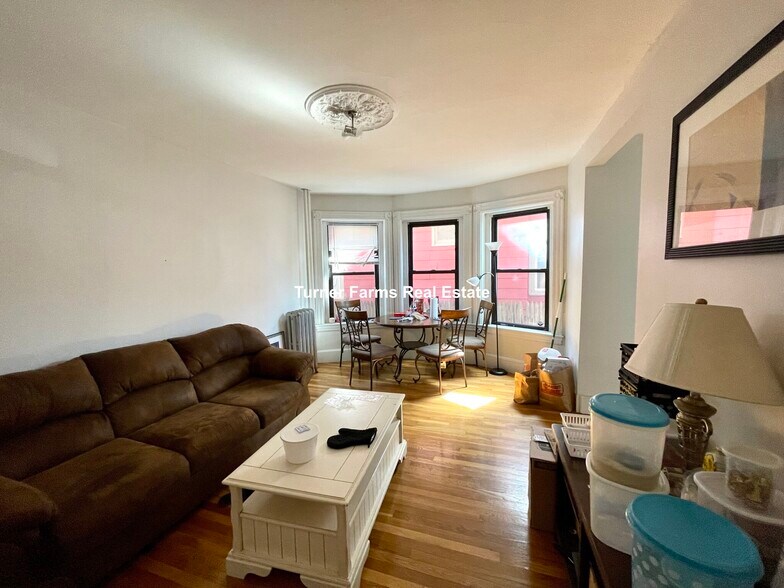 Building Photo - 40 Cedar St