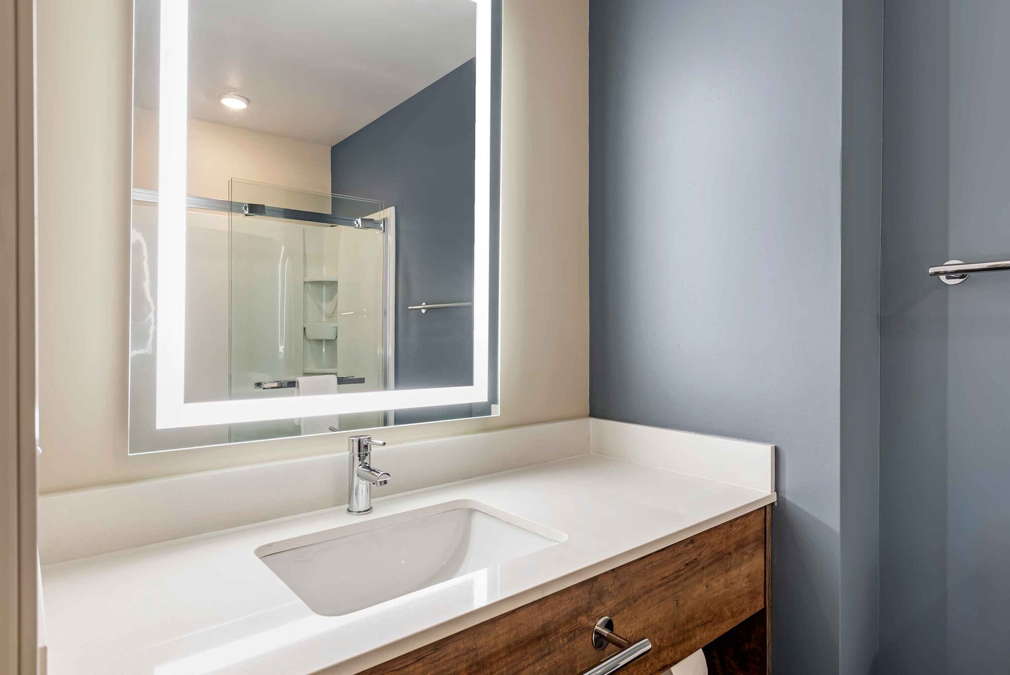 Building Photo - Furnished Studio-Yuma