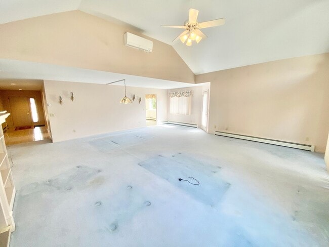 Building Photo - 3 Bedroom 2.5 Bathroom Condo in Williston