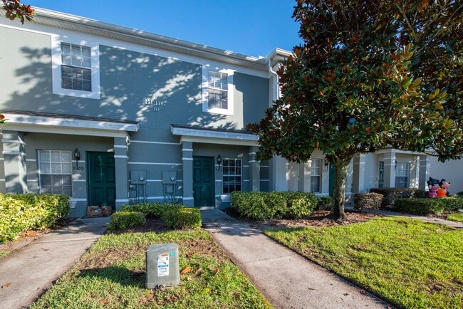 Building Photo - 2 Bedroom /2.5 bathrooms Town House. Just ...
