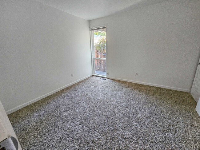 Building Photo - 9032 SW Monterey Pl