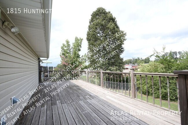 Building Photo - 1815 Huntington Dr