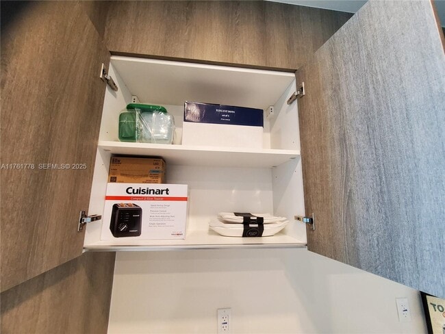 Building Photo - 17550 Collins Ave