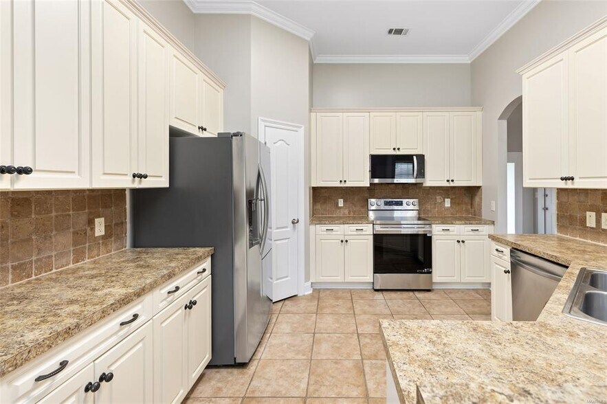 Building Photo - 9729 Helmsley Cir