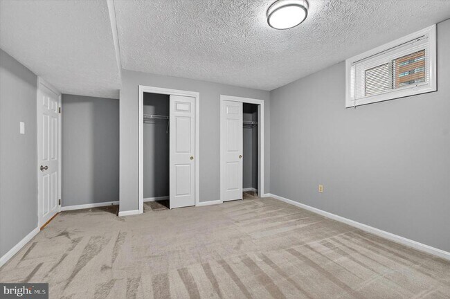 Building Photo - 8405 Overlook St