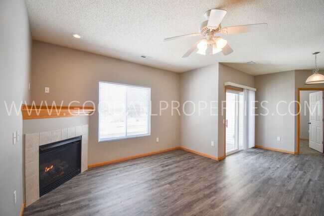 Building Photo - 2 Bedroom 2 Bath Condo with 1 car detached garage