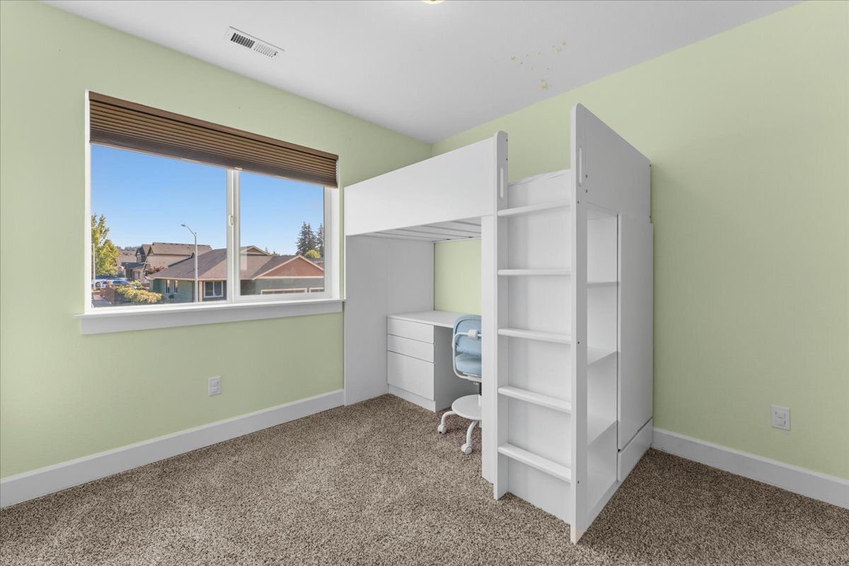 Building Photo - 609 NE Megan Dr