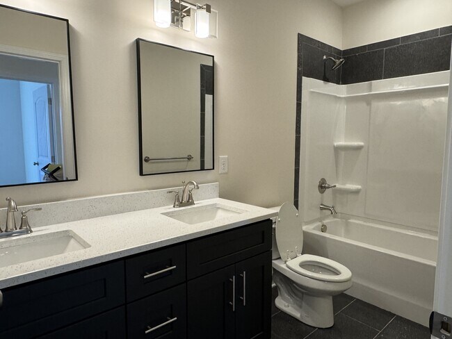 Building Photo - 360 Piedmont Ct