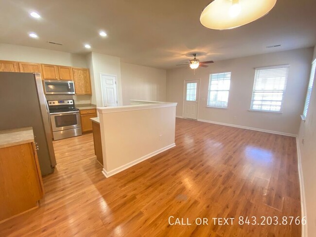 Building Photo - Available Now! Explore this Spacious 3-bed...