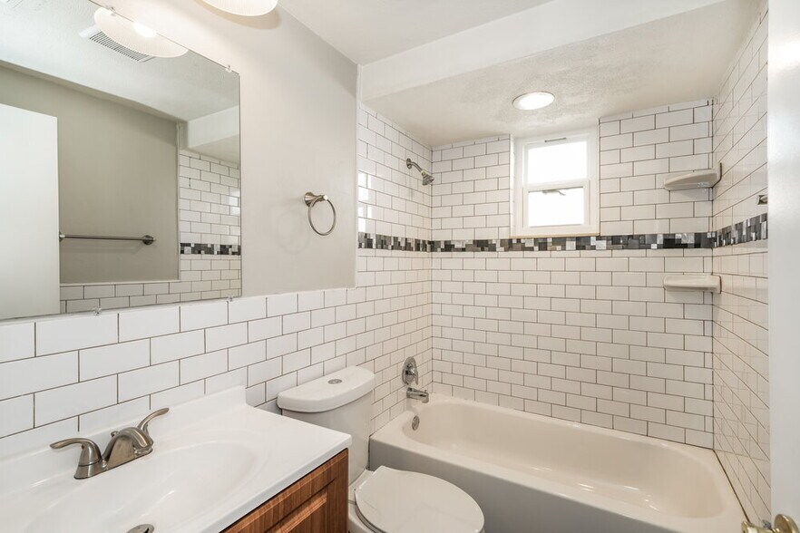 Building Photo - 4308 Chipmunk Dr