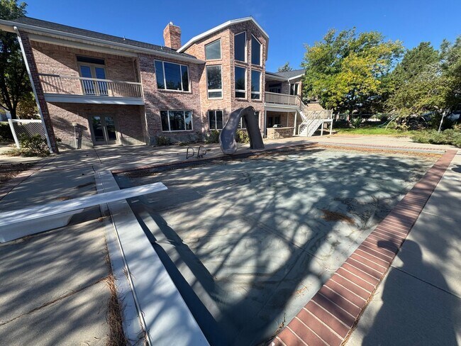 Building Photo - 2428 Silverpoint Way