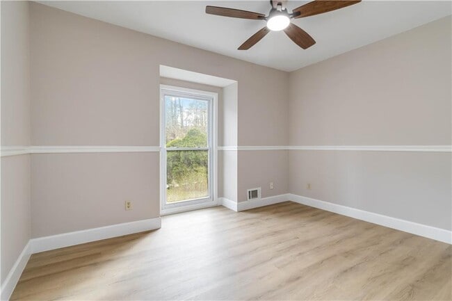 Building Photo - 3230 Cedar Bluff Dr NE