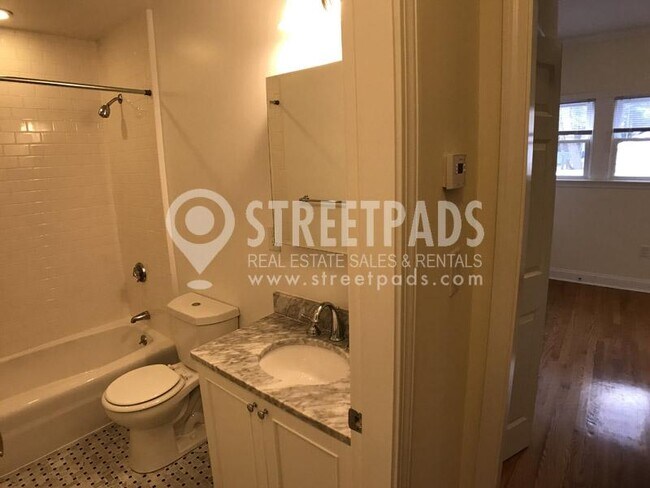 Building Photo - 2 bedroom in Cambridge MA 02138