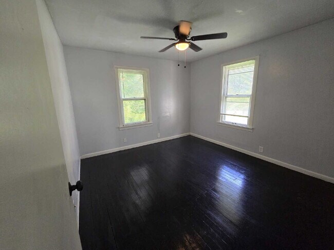 Building Photo - 1135 Canaan Ave
