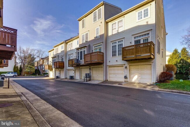 Building Photo - 5820 Pearson Ln