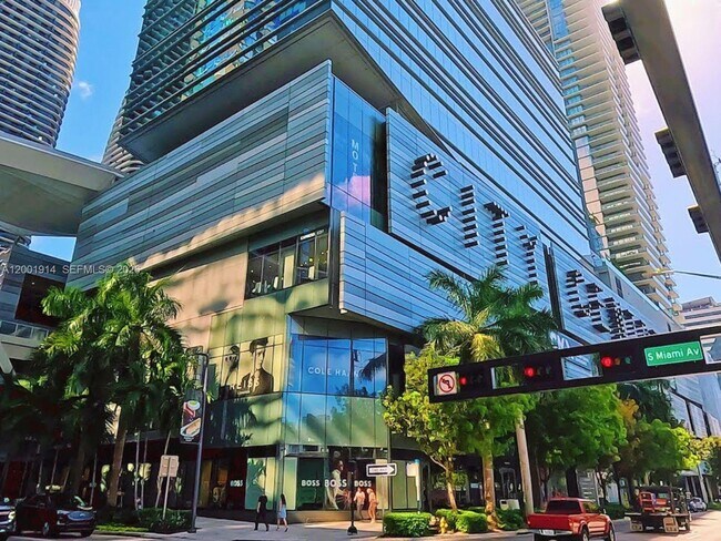 Building Photo - 321 NE 26th St