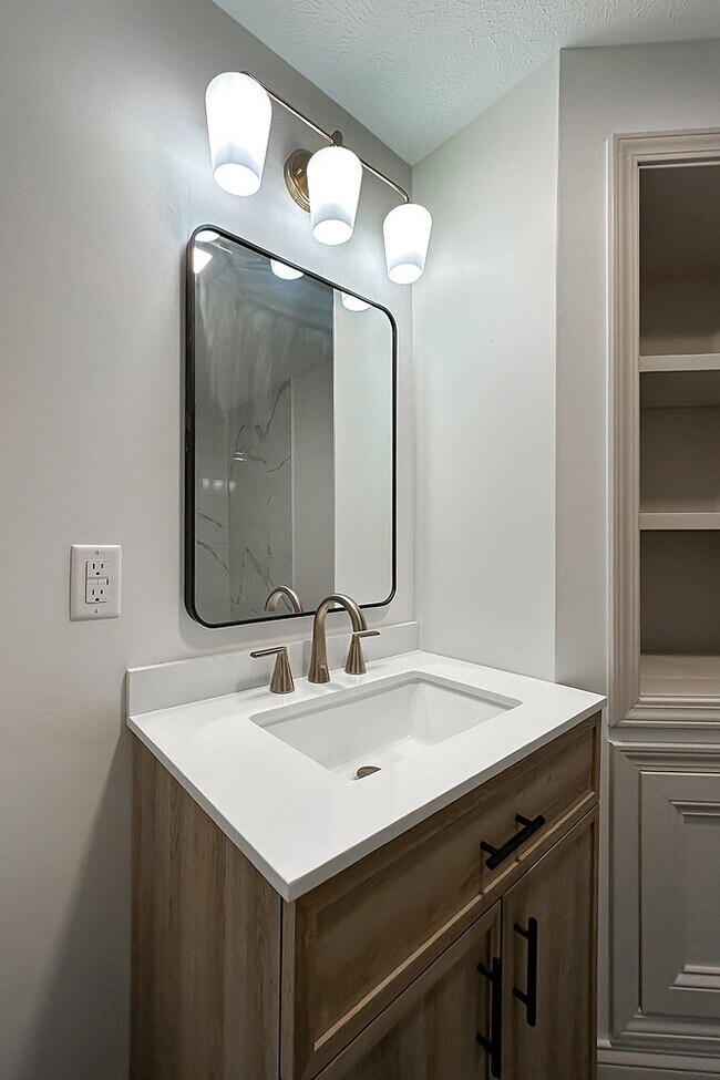 Building Photo - 922 N 122nd St