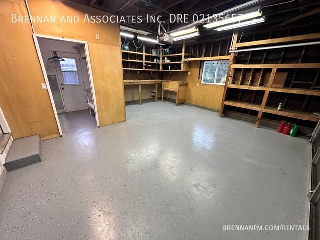 Building Photo - 975 Hemlock Ave