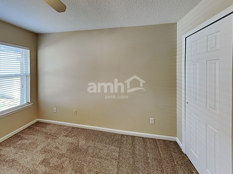 Building Photo - 10902 Campus Heights Ln