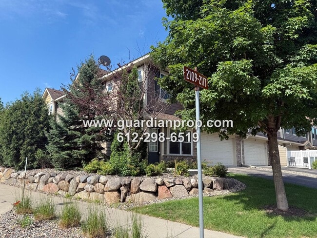 Building Photo - End Unit Townhouse Available Now, Loft Area, Large Primary Suite, Private Side Patio