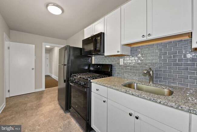 Building Photo - 102 Hainesport Lumberton Rd