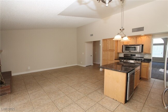 Building Photo - 6605 Vicuna Dr